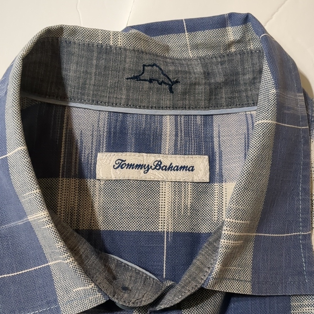 Tommy Bahama Button Up Collared Short Sleeve Blue and withe men size L - Picture 3 of 10